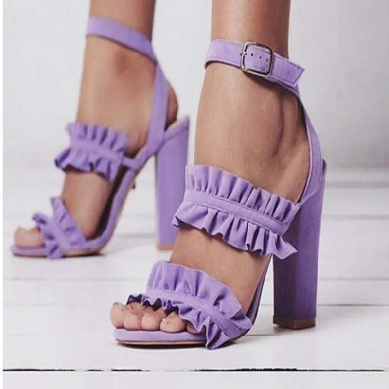 Women's sandals summer lace fashion high heels open toe shoes female square heel ladies sexy flowers sandals XL 34-43
Women's sandals summer lace fashion high heels open toe shoes female square heel ladies sexy flowers sandals XL 34-43