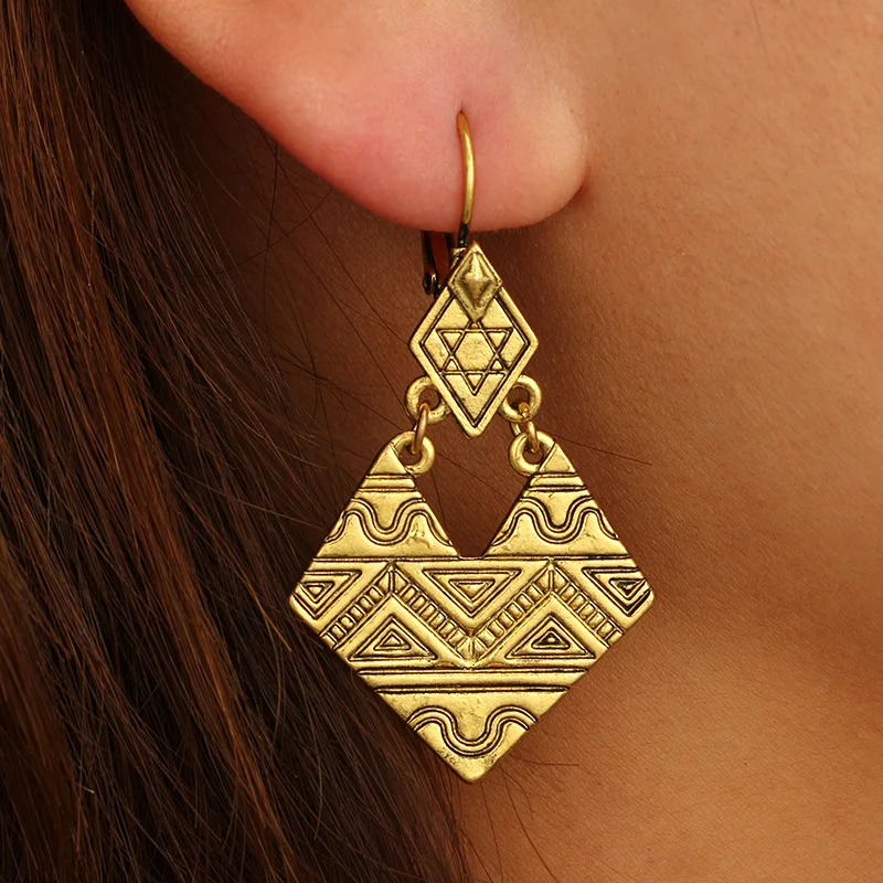 8Seasons Vintage Rhombus Alloy Metal Carved Geometric Irregular Drop Earrings Women Bohemian Purple Semi-precious Stone Earrings
8Seasons Vintage Rhombus Alloy Metal Carved Geometric Irregular Drop Earrings Women Bohemian Purple Semi-precious Stone Earrings