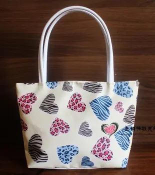 Girls mini handbag children messenger bag Women mini purse Ladies small bag Female Cell Phone Pocket Kids printing hand bags 40#
Girls mini handbag children messenger bag Women mini purse Ladies small bag Female Cell Phone Pocket Kids printing hand bags 40#