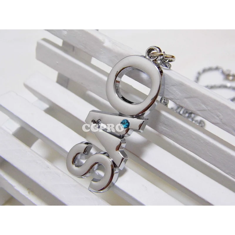 Фото Ожерелье из металла в форме буквы с изображением меча онлайн серебряного цвета
