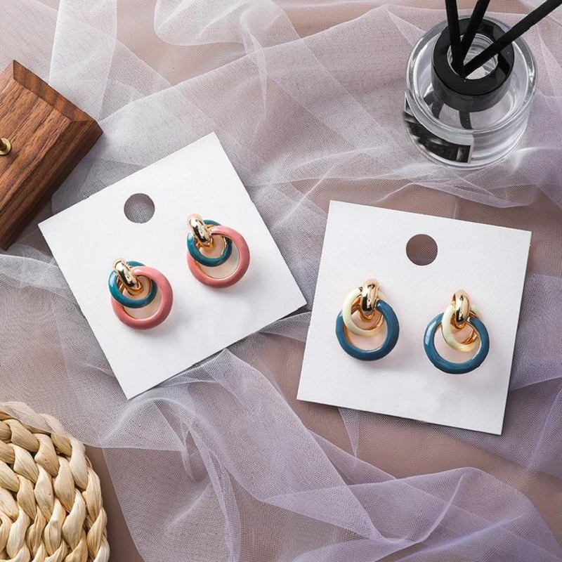 Korean Fashion Circle Twist Stud Earrings Personality New Jewelry Vintage Small Earrings
Korean Fashion Circle Twist Stud Earrings Personality New Jewelry Vintage Small Earrings