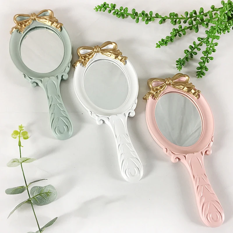 Portable Vintage Cosmetic Makeup Mirror Hand Hold Oval Round Mirror Noble Restore Ancient Ways Court Mirror Beauty Tool
Portable Vintage Cosmetic Makeup Mirror Hand Hold Oval Round Mirror Noble Restore Ancient Ways Court Mirror Beauty Tool