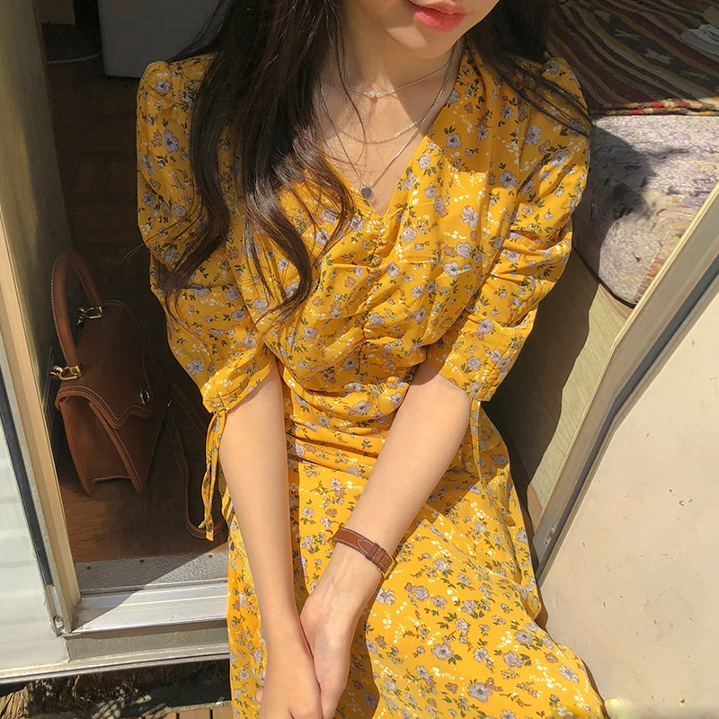 Romantic Yellow Flower Print Dress Long String Up V Neck Puff Sleeve Dress Retro Robe Longue Vestido Largo Vestiti Lunga
Romantic Yellow Flower Print Dress Long String Up V Neck Puff Sleeve Dress Retro Robe Longue Vestido Largo Vestiti Lunga