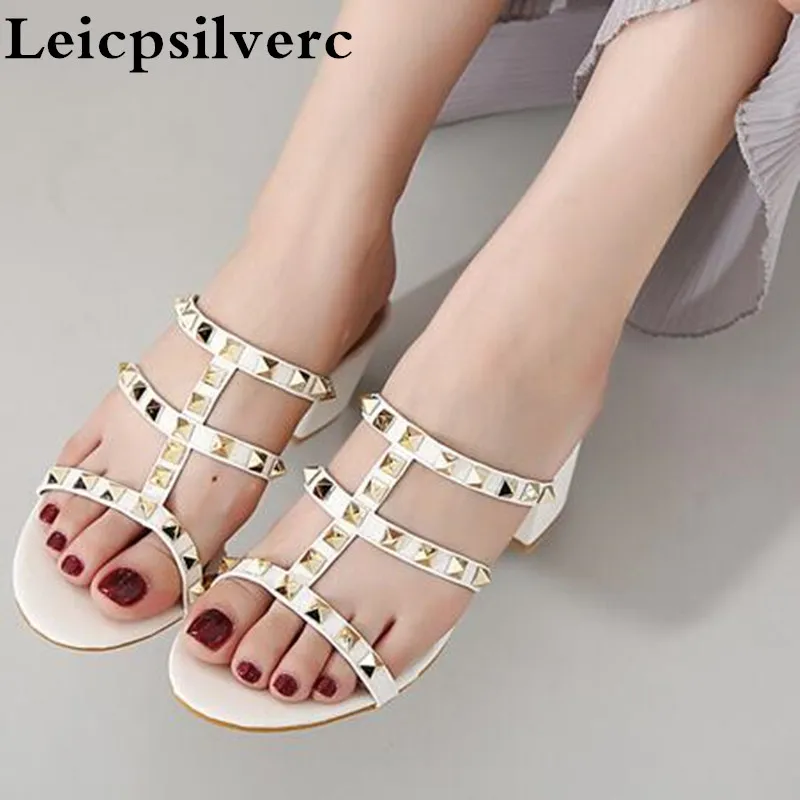 Europe America spring summer rivet cold women slippers casual wear high fashion high toe and toes
Europe America spring summer rivet cold women slippers casual wear high fashion high toe and toes