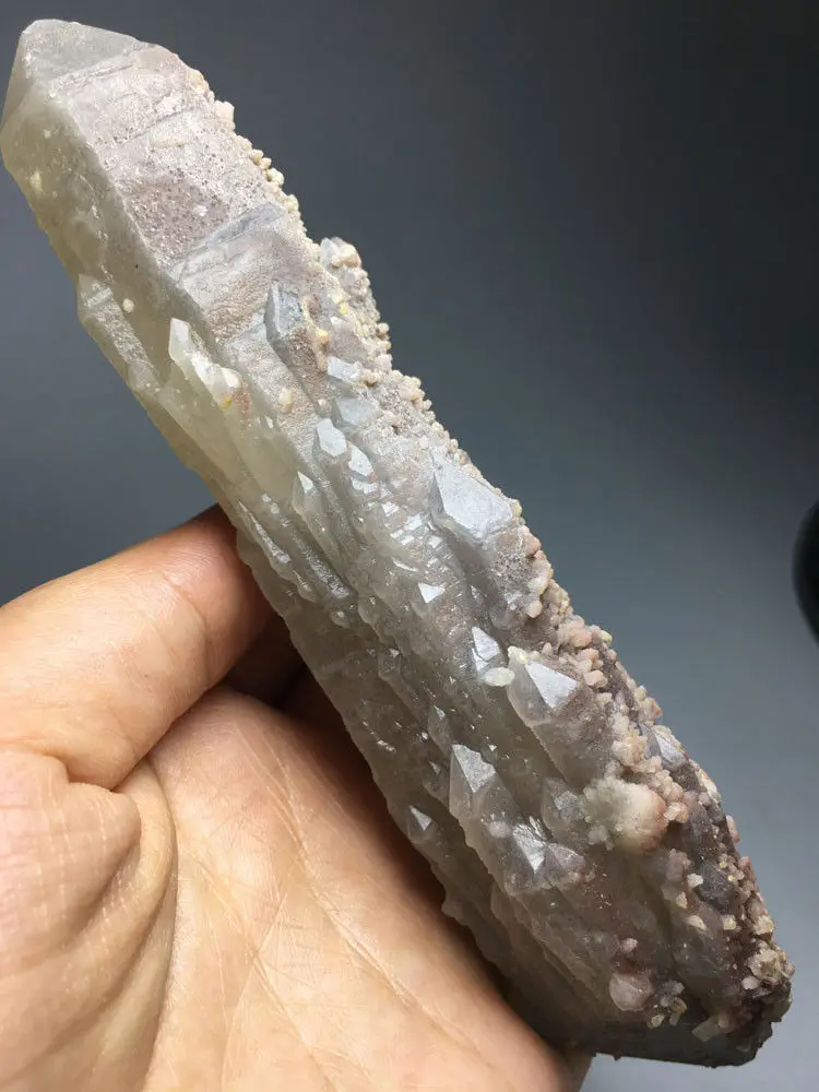230g 157MM NATURAL WHITE QUARTZ CRYSTAL WAND POINT Healing FORM Inner Mongolia healing
230g 157MM NATURAL WHITE QUARTZ CRYSTAL WAND POINT Healing FORM Inner Mongolia healing
