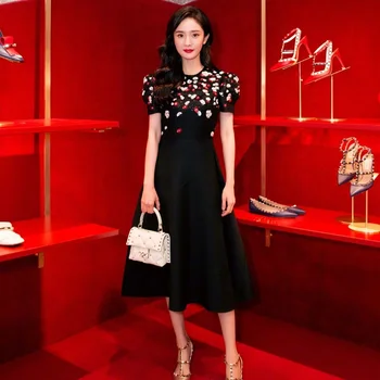 Top Grade New Celebrity Party Women Dresses 2019 High Quality Ladies Appliques Embroidery Beading Short Sleeve Large Swing Dress
Top Grade New Celebrity Party Women Dresses 2019 High Quality Ladies Appliques Embroidery Beading Short Sleeve Large Swing Dress