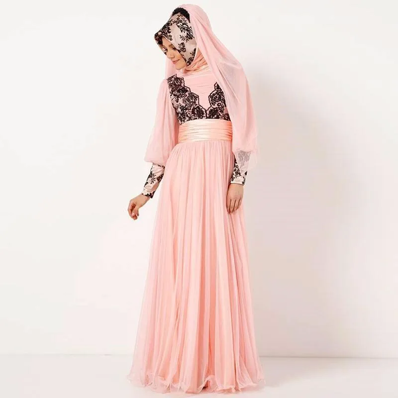 2015 Pink Appliques Long Sleeves Dubai Muslim Kaftan Abayas Arabic Evening Robe Islamic Dresses For Woman Hijab Evening Dresses
2015 Pink Appliques Long Sleeves Dubai Muslim Kaftan Abayas Arabic Evening Robe Islamic Dresses For Woman Hijab Evening Dresses