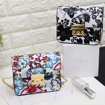 Bags for Women Fashion Ethnic Embroidery Vintage Small Phone Shoulder Messenger taschen women bolsa masculina sac femme 2019
Bags for Women Fashion Ethnic Embroidery Vintage Small Phone Shoulder Messenger taschen women bolsa masculina sac femme 2019