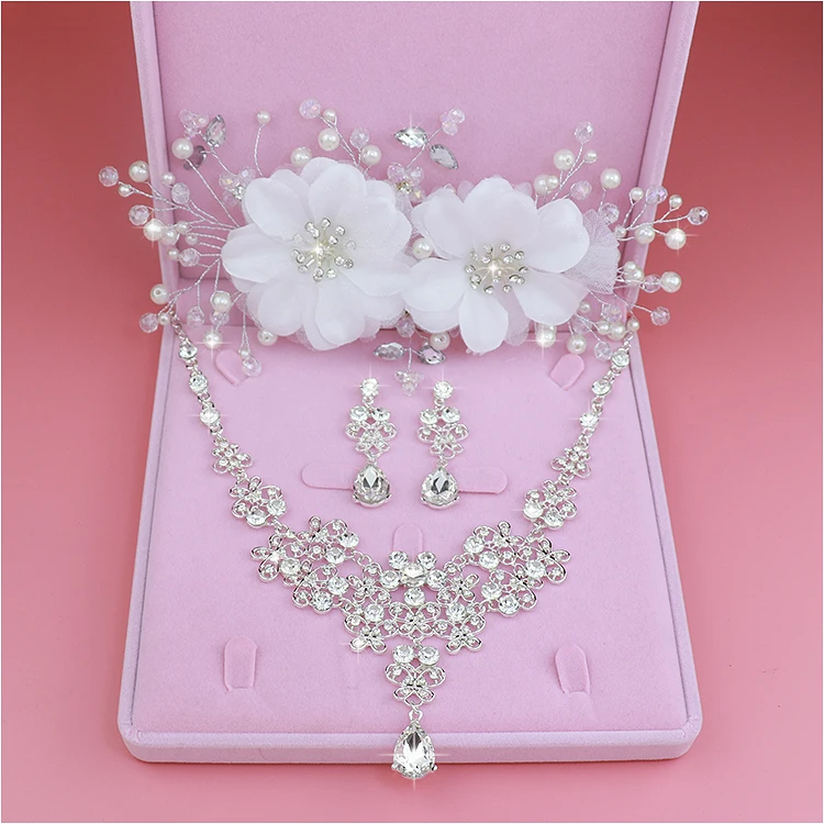 Design de Moda Flor de Cristal Brincos de Noiva 3 PCS Colares Coroas Tiaras Nupcial Do Casamento Conjuntos de Joias Acessorios
Design de Moda Flor de Cristal Brincos de Noiva 3 PCS Colares Coroas Tiaras Nupcial Do Casamento Conjuntos de Joias Acessorios