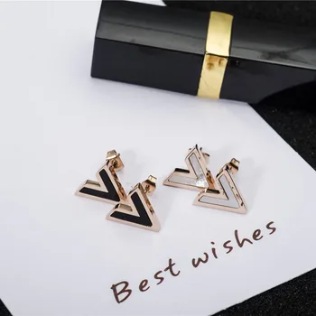 2017 Rose Gold Color V Shape Earring Accessories Anti-allergy Titanium Steel Woman Fashion Jewelry Birthday gift Free Shipping
2017 Rose Gold Color V Shape Earring Accessories Anti-allergy Titanium Steel Woman Fashion Jewelry Birthday gift Free Shipping