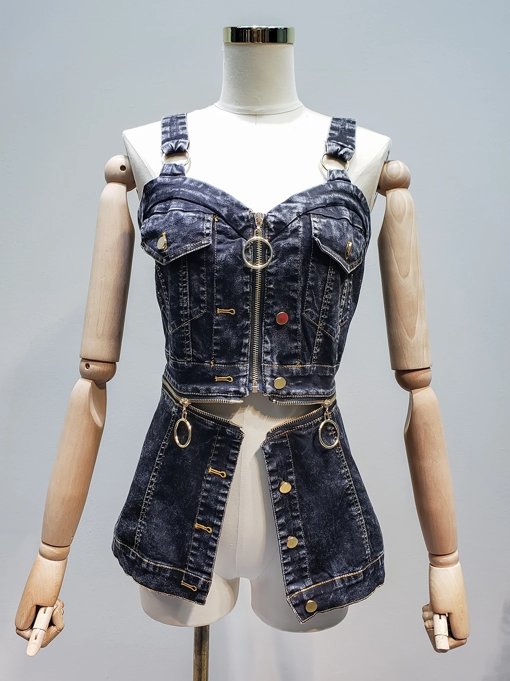 Remove two high-waist jeans, breast-wrapped, black zipper, body-shaping, black bodice-wrapped blouses
Remove two high-waist jeans, breast-wrapped, black zipper, body-shaping, black bodice-wrapped blouses