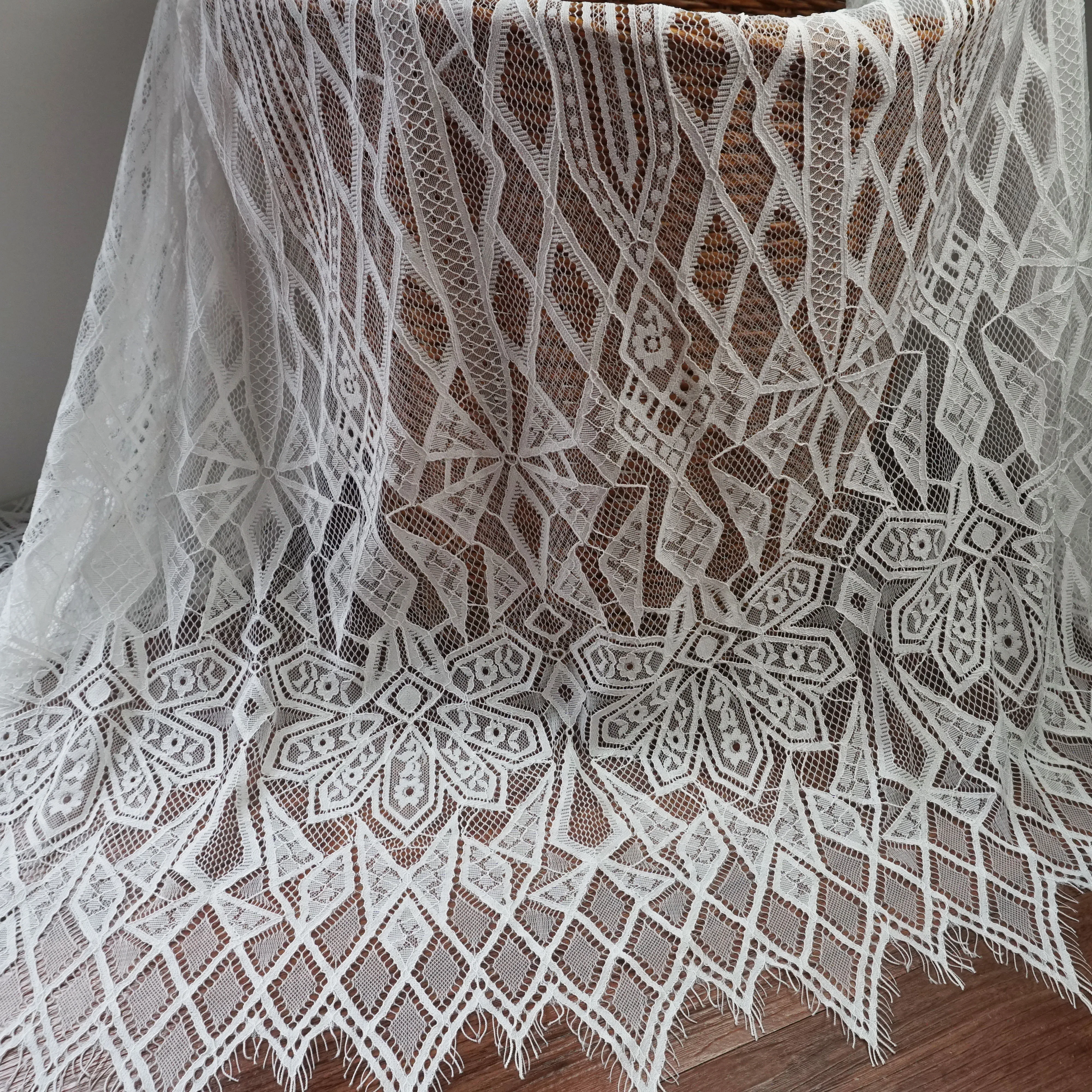 Corded french lace Lady dresses lace July latest eyelash lace fabric Off white/Black 1.5x3 meters=1 Piece!
Corded french lace Lady dresses lace July latest eyelash lace fabric Off white/Black 1.5x3 meters=1 Piece!