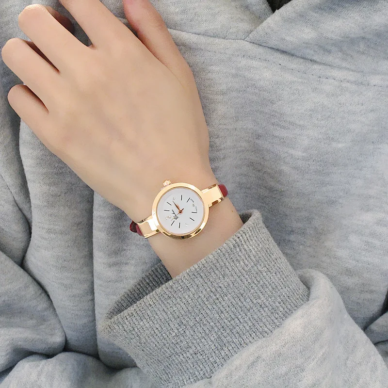 Leather Luxury Classic Wrist Watch Fashion Casual Simple Quartz Wristwatch Clock Women Watches
Leather Luxury Classic Wrist Watch Fashion Casual Simple Quartz Wristwatch Clock Women Watches