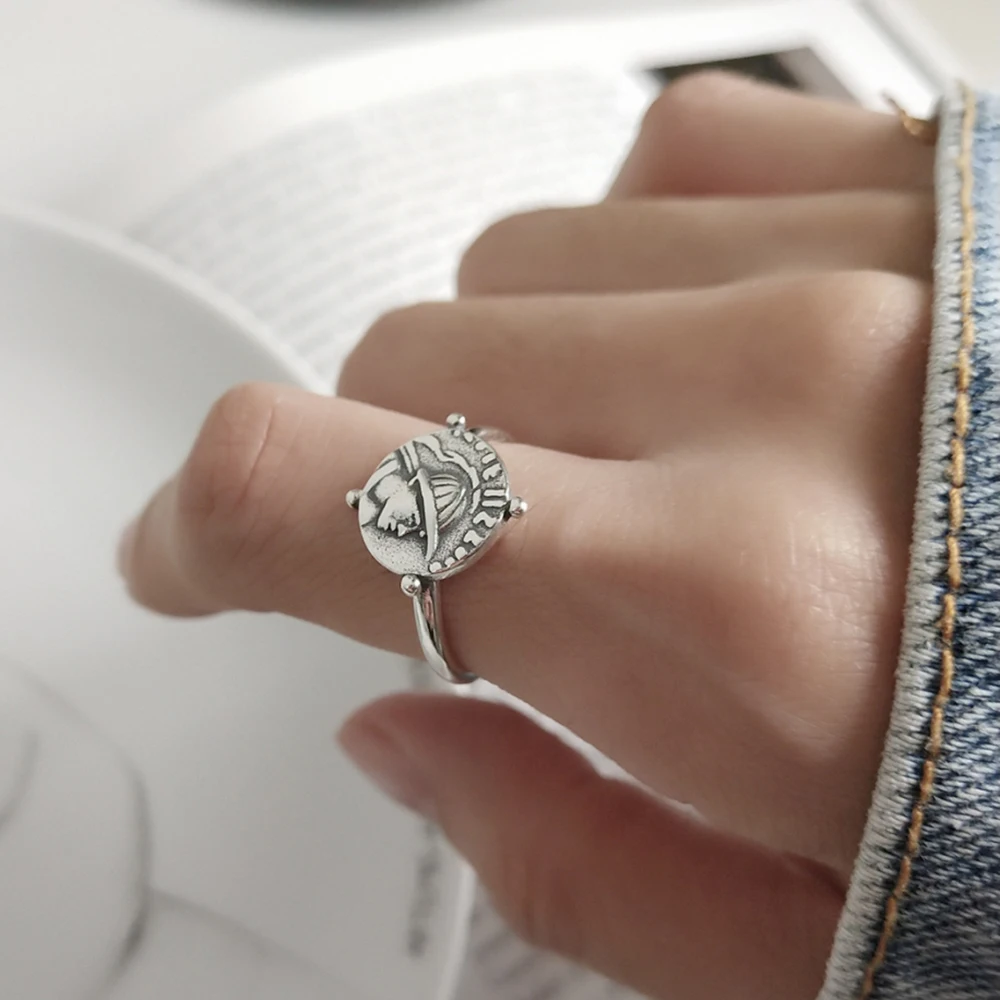 Retro Round Coin Charm Medal Portrait Ring For Women Adjustable Stackable Rings 925 Sterling Sliver Disc Rings Boho Jewelry
Retro Round Coin Charm Medal Portrait Ring For Women Adjustable Stackable Rings 925 Sterling Sliver Disc Rings Boho Jewelry