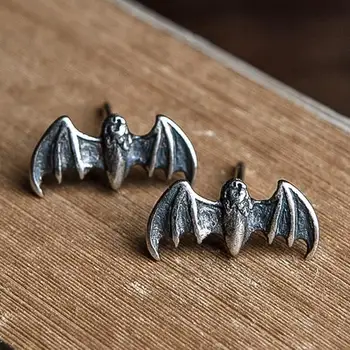 European Retro Small Flying Bat Solid 925 Sterling Silver Animal Stud Earrings For Unisex Halloween Spooky Gifts
European Retro Small Flying Bat Solid 925 Sterling Silver Animal Stud Earrings For Unisex Halloween Spooky Gifts
