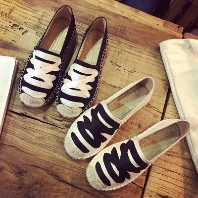 One-legged fisherman's shoes flat Korean version of linen linen wild round shallow mouth single shoes
One-legged fisherman's shoes flat Korean version of linen linen wild round shallow mouth single shoes