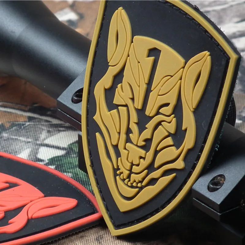Medal-Of-Honor-MOH2010-patch-Hook-Loop-Noctilucent-pvc-rubber-Tactical-badges-for-cloth-Wolfpack-Project (5)