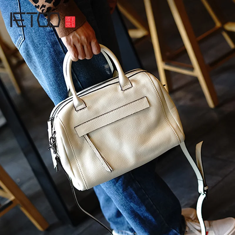AETOO Simple practical head layer soft cowhide pillow bag, new leather commuter handheld single shoulder bag
AETOO Simple practical head layer soft cowhide pillow bag, new leather commuter handheld single shoulder bag