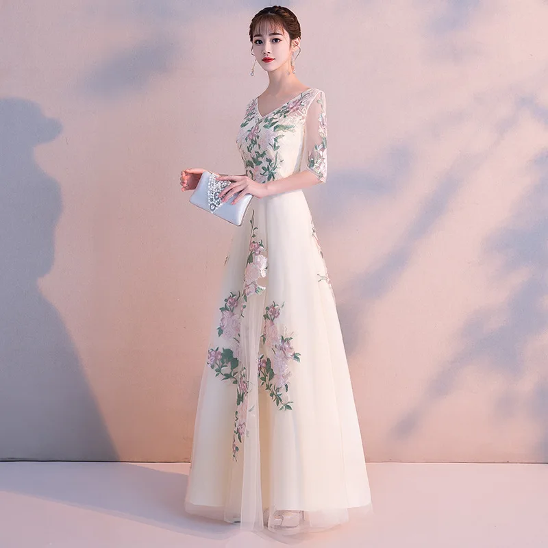 Champagne V-Neck Asian Long Dress Vestidos Chinos Oriental Qipao Evening Gowns Classic Party Dress Oversize S-XXXL
Champagne V-Neck Asian Long Dress Vestidos Chinos Oriental Qipao Evening Gowns Classic Party Dress Oversize S-XXXL