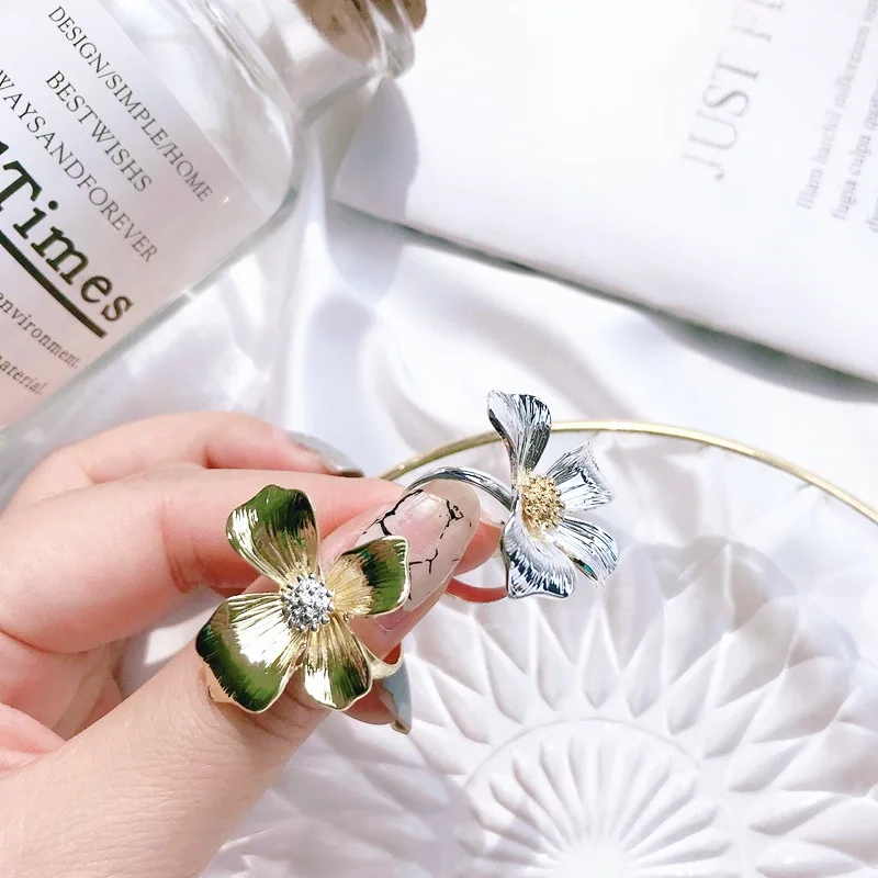 2019 New Metal Flower Rings For Women Adjustable Temperament Sweet Ring Finger Accessories Fashion Wedding Jewelry anillos mujer
2019 New Metal Flower Rings For Women Adjustable Temperament Sweet Ring Finger Accessories Fashion Wedding Jewelry anillos mujer