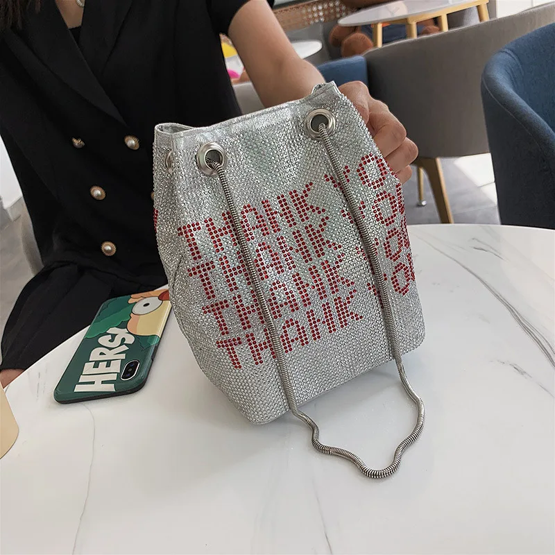 Diamond Chain Shoulder Bag Bucket Women Messenger Bag Flap Thank You Print Lady Handbag Luxury Brand Designer Crossbody Bag Sac
Diamond Chain Shoulder Bag Bucket Women Messenger Bag Flap Thank You Print Lady Handbag Luxury Brand Designer Crossbody Bag Sac