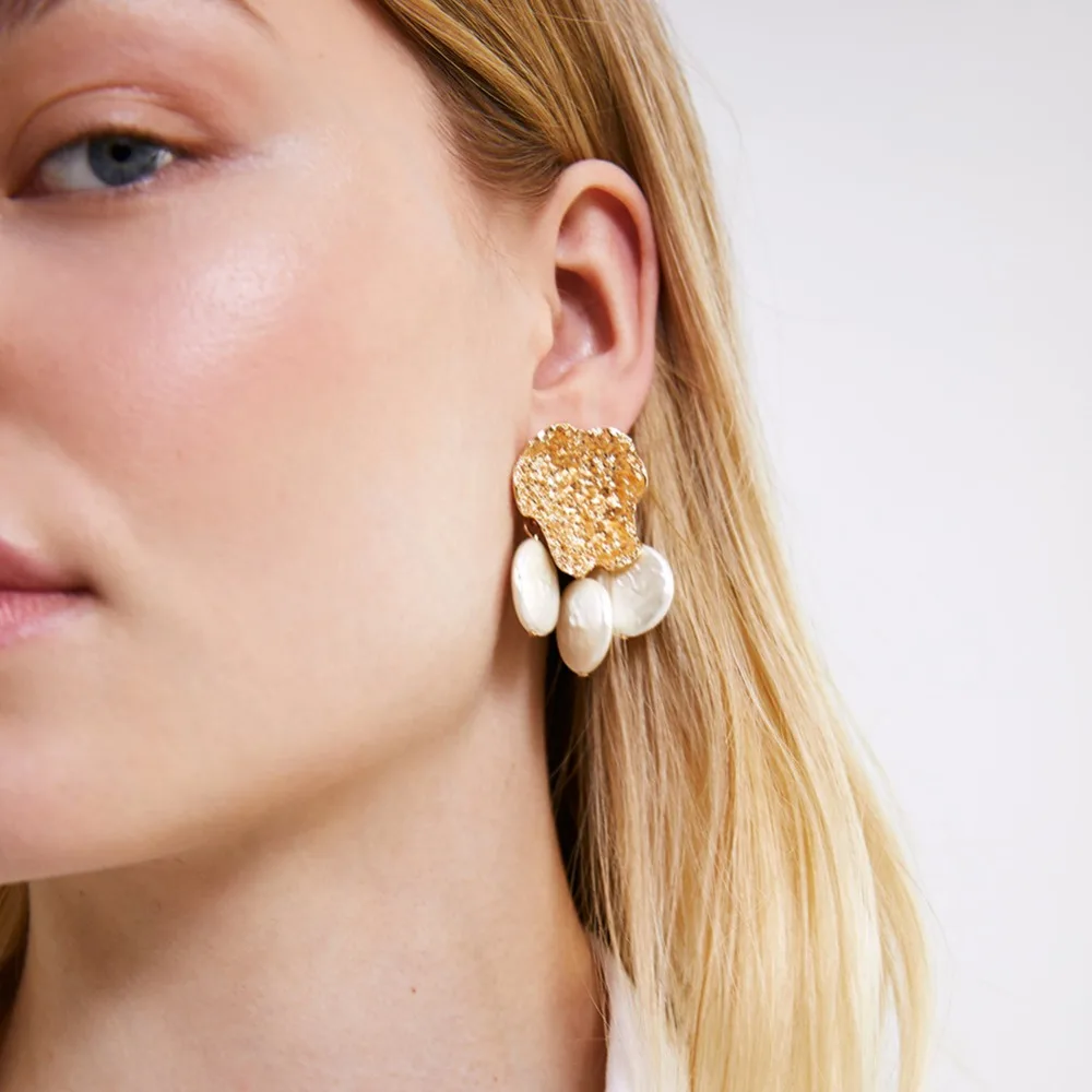 Vedawas ZA Pearl Statement Drop Earrings for Women Bijoux Dangle Flower Drop Earring Female Wedding Party Gifts Oorbellen xg2636
Vedawas ZA Pearl Statement Drop Earrings for Women Bijoux Dangle Flower Drop Earring Female Wedding Party Gifts Oorbellen xg2636