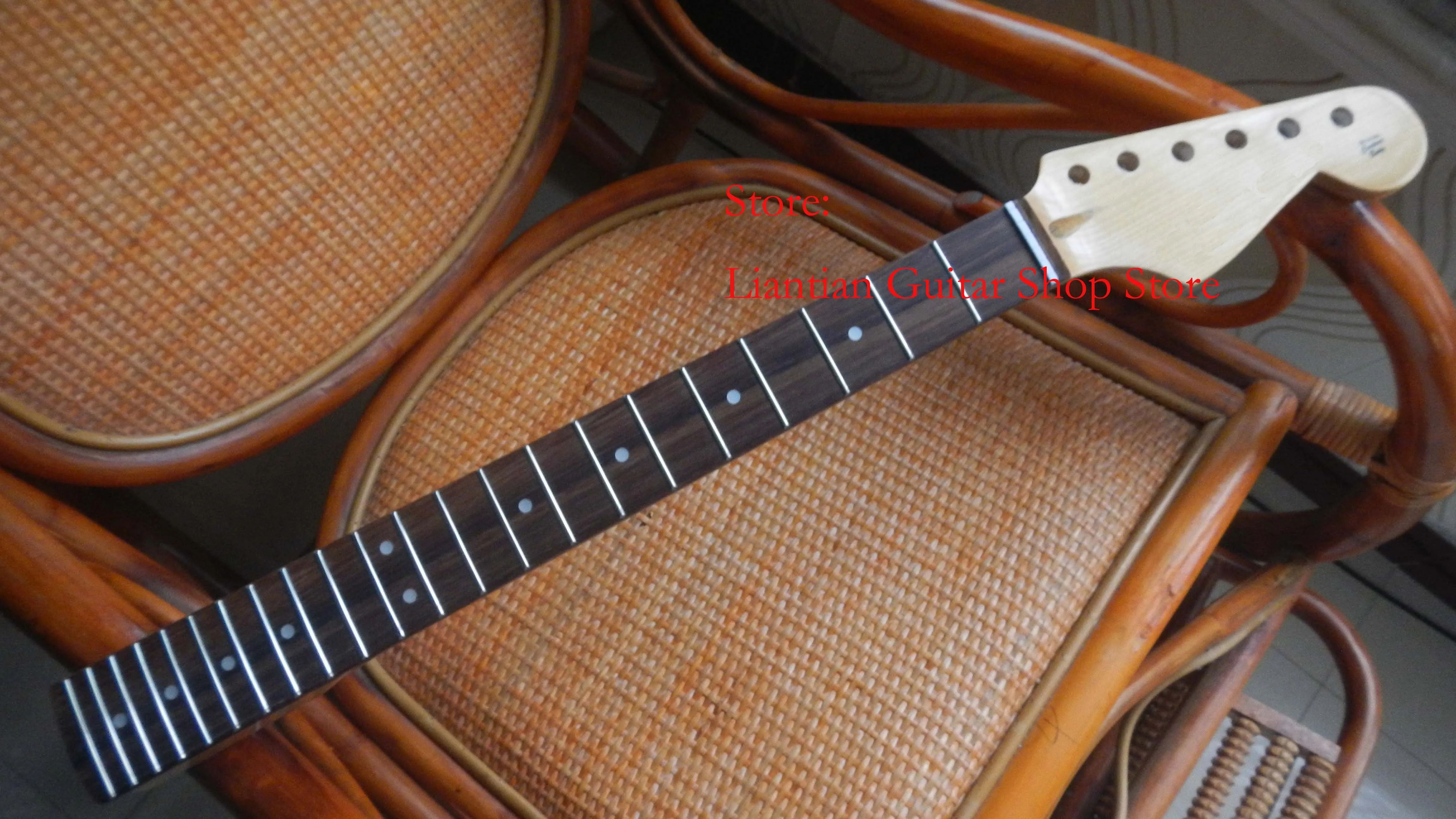 Fast shipping new stratocaster electric guitar st neck 22 Fret Rosewood Fingerboard varnish after the belt guitar neck -17-11
Fast shipping new stratocaster electric guitar st neck 22 Fret Rosewood Fingerboard varnish after the belt guitar neck -17-11