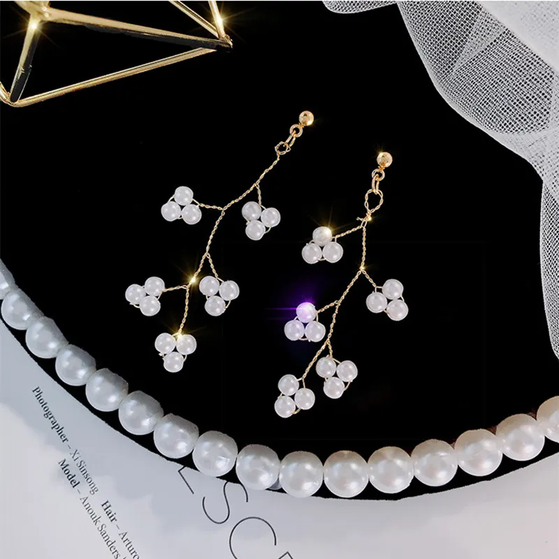 Simple pearl branch net red earrings for Korean Minimalist Women Earrings Jewelry Accessories wholesale
Simple pearl branch net red earrings for Korean Minimalist Women Earrings Jewelry Accessories wholesale