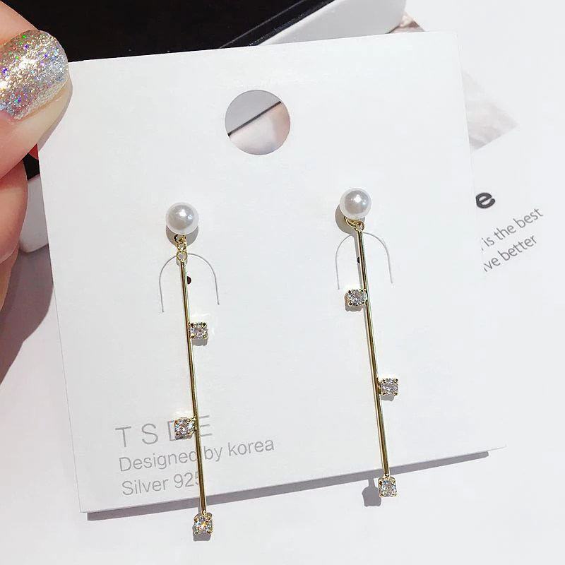 High-end Korean Style Dangle Earrings Gold Color CZ Crystal Bar Hanging Earrings Women Imitation Pearl Jewelry
High-end Korean Style Dangle Earrings Gold Color CZ Crystal Bar Hanging Earrings Women Imitation Pearl Jewelry