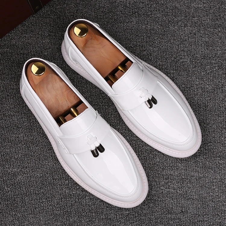 Men white Leather Shoes Slip On Fashion Male Formal loafers Shoes Flats metal Casual Shoes For man mocassin homme
Men white Leather Shoes Slip On Fashion Male Formal loafers Shoes Flats metal Casual Shoes For man mocassin homme