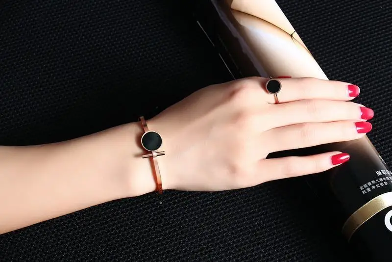 Meaeguet Rose Gold Color Women\`s Simple Rings Stainless Steel Black Stone Finger Ring Fashion Cocktail Jewelry (4)