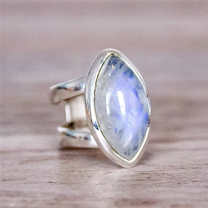 BOAKO Vintage Tibetan Silver Big Stone Crystal Rings For Women Boho Indian Moonstone Ring Womens Fine Jewelry Gift bijouterie Z3
BOAKO Vintage Tibetan Silver Big Stone Crystal Rings For Women Boho Indian Moonstone Ring Womens Fine Jewelry Gift bijouterie Z3