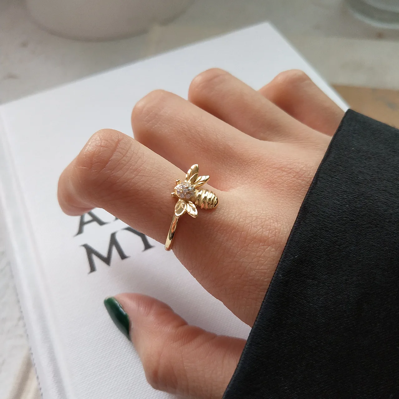 Korean version 925 sterling silver tiny bee mosaic white crystal ring trendy personality open animal ring
Korean version 925 sterling silver tiny bee mosaic white crystal ring trendy personality open animal ring