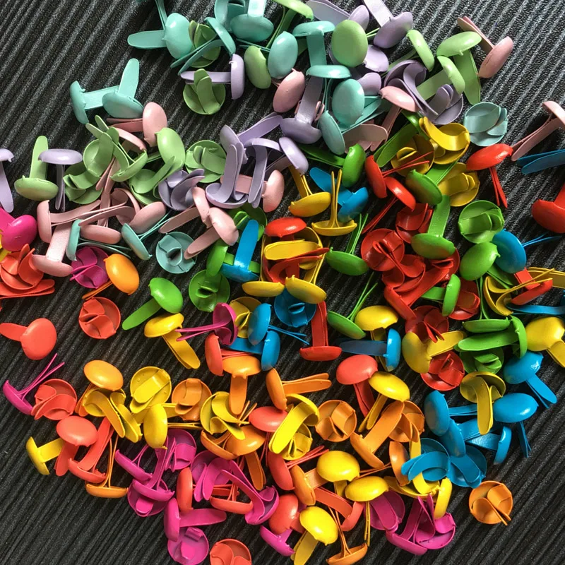 100Pcs 8*12mm Mixed Color Metal Round Brads Scrapbook Brads Decoration Embellishment Fastener DIY Crafts Brads Metal Crafts
100Pcs 8*12mm Mixed Color Metal Round Brads Scrapbook Brads Decoration Embellishment Fastener DIY Crafts Brads Metal Crafts