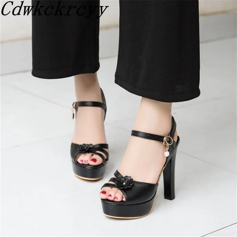 Summer New pattern fashion Simplicity High-heeled Fish mouth Women sandals black white Pink Sweet Flower Women sandals size34-43
Summer New pattern fashion Simplicity High-heeled Fish mouth Women sandals black white Pink Sweet Flower Women sandals size34-43