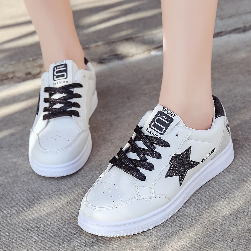 Women's New Casual Flat Skateboard Shoes Leather Lightweight Sneakers Comfortable Lace-up Sports Shoes Student Campus Shoes
Women's New Casual Flat Skateboard Shoes Leather Lightweight Sneakers Comfortable Lace-up Sports Shoes Student Campus Shoes