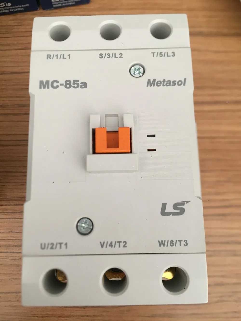Original authentic LG (LS) power generation METASOL AC contactor MC-85a 85A AC220V 380V 36V 48V 24V GMC-85
Original authentic LG (LS) power generation METASOL AC contactor MC-85a 85A AC220V 380V 36V 48V 24V GMC-85