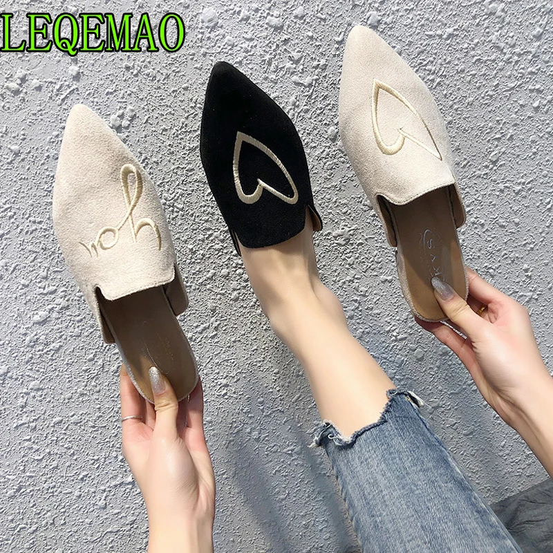 Spring Women Slippers Flock letter Female Mules Fashion Low Heels Shoe Pointed Toe Plus Size Elegant Woman Slipper
Spring Women Slippers Flock letter Female Mules Fashion Low Heels Shoe Pointed Toe Plus Size Elegant Woman Slipper