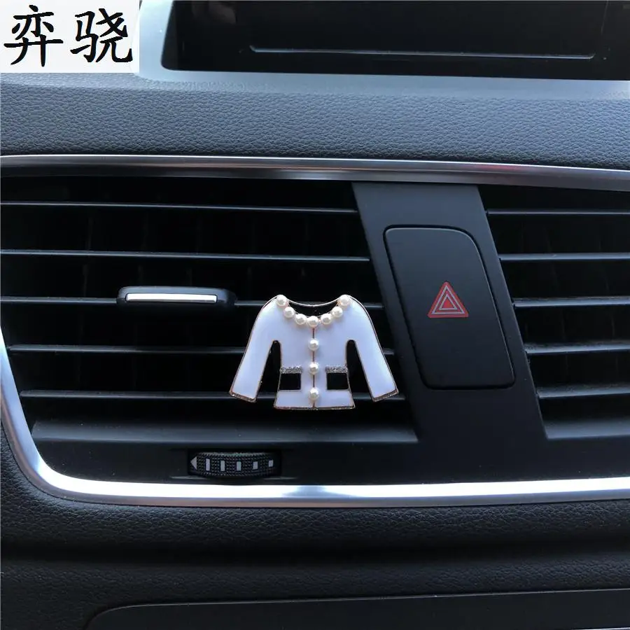 Women's clothes molding air conditioning perfume clips Fine metal Air Freshener A nice black and white dress Car perfume clip
Women's clothes molding air conditioning perfume clips Fine metal Air Freshener A nice black and white dress Car perfume clip