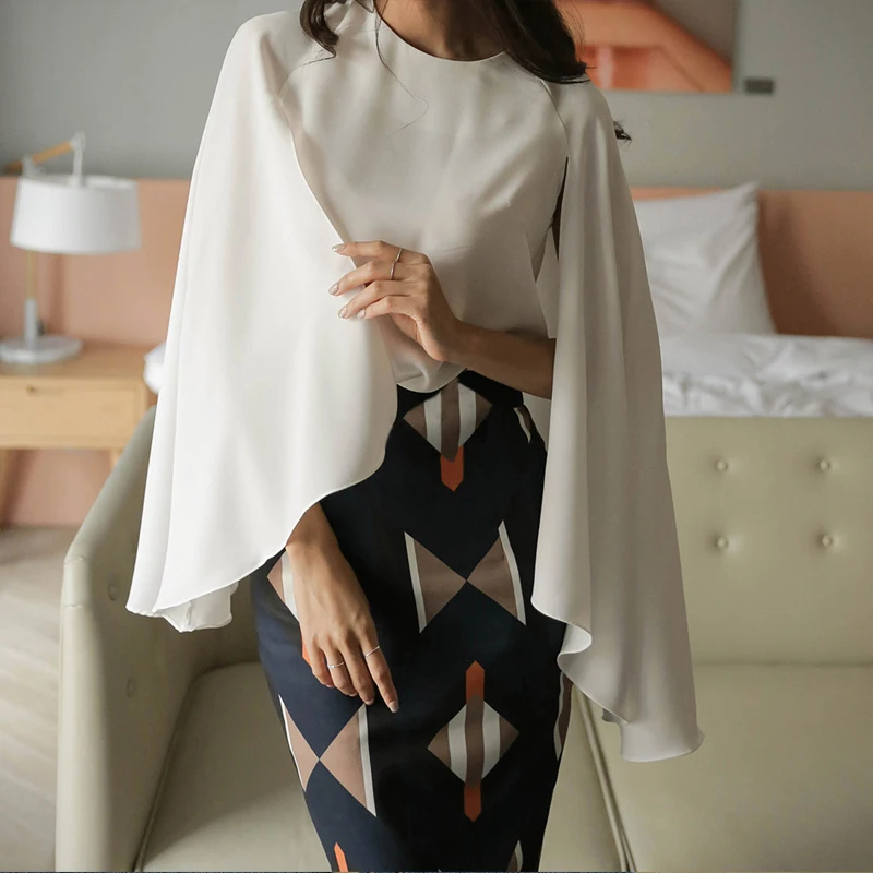 New Fashion Women Shirts Chiffon Render Cape Packet Hip Blouse Shirt White Red Piece 945
New Fashion Women Shirts Chiffon Render Cape Packet Hip Blouse Shirt White Red Piece 945