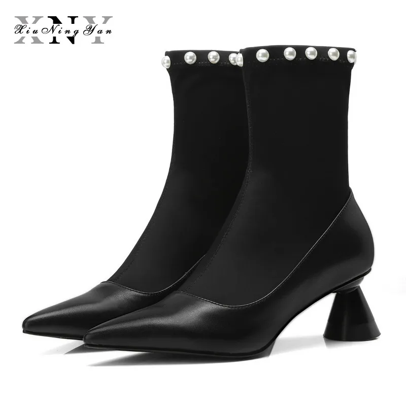 XIUNINGYAN Pointed Toe Woman Ankle Boots Pearl Short Booties Solid Women's Shoes Genuine Leather Sock Boots Woman Shoes Big Size
XIUNINGYAN Pointed Toe Woman Ankle Boots Pearl Short Booties Solid Women's Shoes Genuine Leather Sock Boots Woman Shoes Big Size