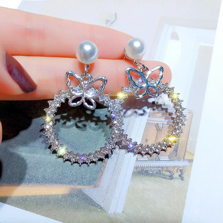 Shiny side new design fashion jewelry simple pearl butterfly crystal earrings for women luxury circle earrings
Shiny side new design fashion jewelry simple pearl butterfly crystal earrings for women luxury circle earrings
