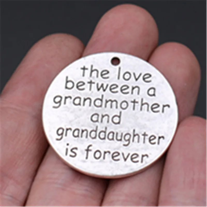 4pcs Antique silver round piece the love between a grandmother and granddaughter is forever charm necklace DIY alloy pendants
4pcs Antique silver round piece the love between a grandmother and granddaughter is forever charm necklace DIY alloy pendants
