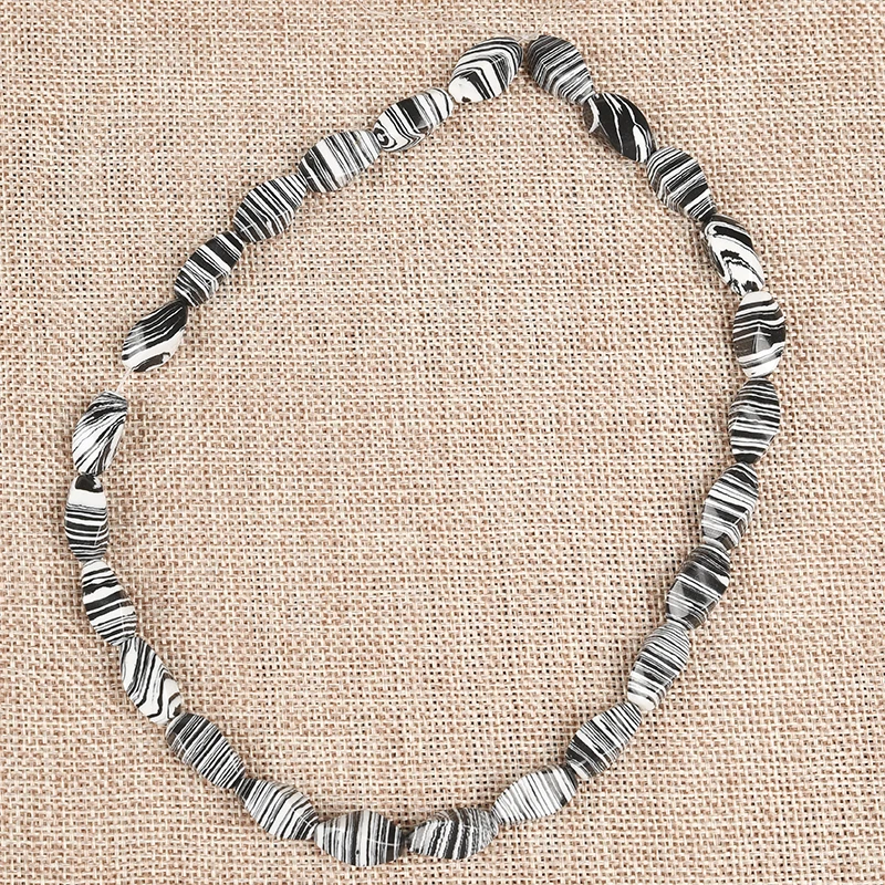BLACK and White High -end Atmosphere Near Ellipse Oval Shape 16*10 MM Arti-ficial Synthesis Zebra stone Loose beads
BLACK and White High -end Atmosphere Near Ellipse Oval Shape 16*10 MM Arti-ficial Synthesis Zebra stone Loose beads