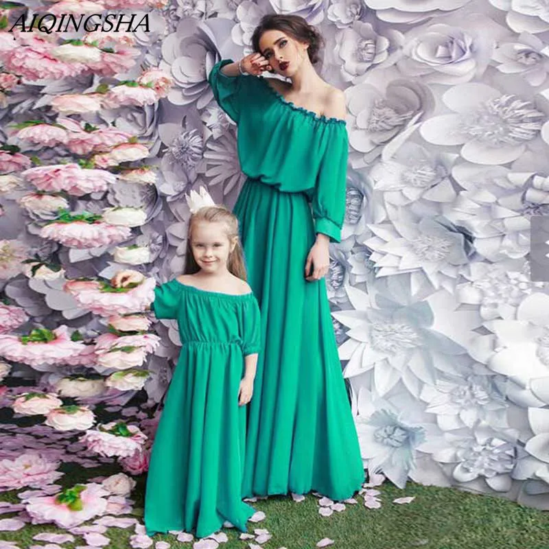 Mother Daughter Princess Long Dresses Clothes 2018 Summer Off Shoulder Family Matching Mom and Daughter Wedding Dress for Girls
Mother Daughter Princess Long Dresses Clothes 2018 Summer Off Shoulder Family Matching Mom and Daughter Wedding Dress for Girls