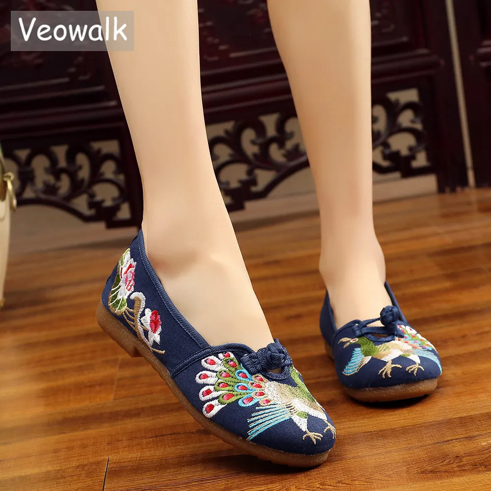 Veowalk Peacock Embroidered Women Denim Cotton Ballet Flats, Old Beijing Ballerinas Shoes Comfort Chinese Embroidery Shoes
Veowalk Peacock Embroidered Women Denim Cotton Ballet Flats, Old Beijing Ballerinas Shoes Comfort Chinese Embroidery Shoes