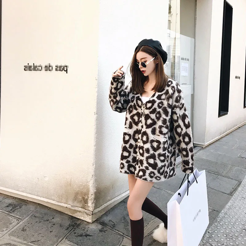 Leopard Mohair 2019 Autumn Net Red Same Sweater Cardigan Jacket Thin Thin Autumn Sweater Women Cardigan Crop Top Women Leopard
Leopard Mohair 2019 Autumn Net Red Same Sweater Cardigan Jacket Thin Thin Autumn Sweater Women Cardigan Crop Top Women Leopard