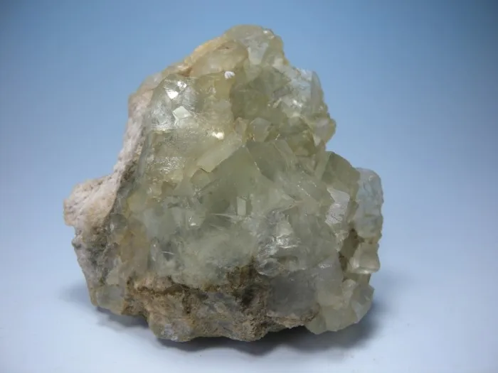 Gifts Hunan natural stone fluorite mineral specimens Fort teaching specimen collection and processing raw stone-free
Gifts Hunan natural stone fluorite mineral specimens Fort teaching specimen collection and processing raw stone-free