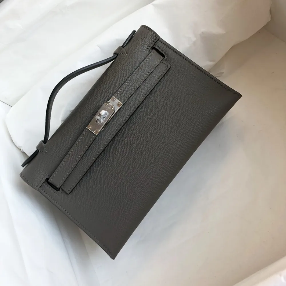 The highest quality ladies luxury fashion handbag 100% leather brand famous ladies single bag handmade free shipping 22cm
The highest quality ladies luxury fashion handbag 100% leather brand famous ladies single bag handmade free shipping 22cm