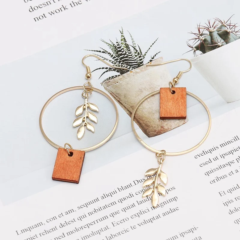 1 Pair Alloy Big Circle Hook Gold Metal Tassel Leaves Brown Rectangle Wood Beads Pendants New Vintage Asymmetric Drop Earrings
1 Pair Alloy Big Circle Hook Gold Metal Tassel Leaves Brown Rectangle Wood Beads Pendants New Vintage Asymmetric Drop Earrings